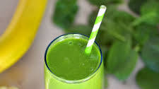 Green Smoothie with Spinach, Mango & Banana