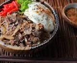 Gyudon (Japanese Simmered Beef and Rice Bowls)