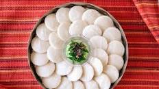 Idli with Coconut Chutney