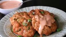 Keto Air Fryer Salmon Cakes with Sriracha Mayo