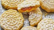 Maamoul (Date Filled Cookies)