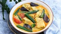 Malaysian Style Curry Vegetables with Tofu Puffs