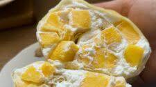 Mango crepe roll