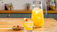 Mango rum punch