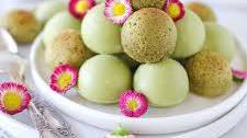Matcha Cake Pops