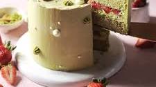Matcha Strawberry Cake