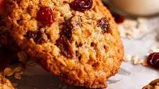Oatmeal Raisin Cookie (Soft & Chewy)
