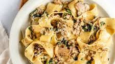 One Pot Cheesy Mushroom Spinach Beef Pasta