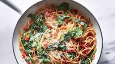 One-Pot Pasta With Spinach & Tomatoes
