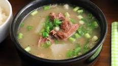 Ox bone soup (Seolleongtang)