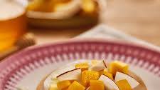Pancake con mango, yogurt greco e lamelle di cocco