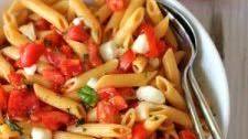 Pasta with fresh tomato sauce and mozzarella