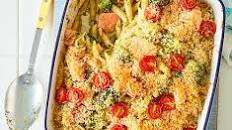 Pesto salmon pasta bake