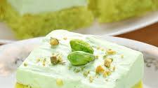 Pistachio Pineapple Paradise Cake – A Light & Fluffy Easter Delight!