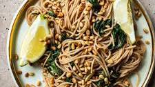 Quick Garlic Spinach Pasta with Pine Nuts
