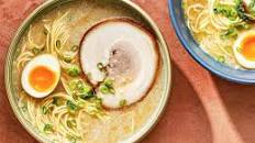 Rich and Creamy Tonkotsu Ramen Broth