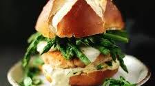 Salmon burgers with mozzarella and asparagus