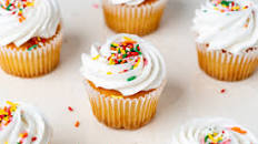 Simple Vanilla Cupcakes