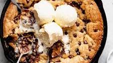 Skillet Chocolate Chip Cookie