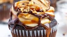 Snickers Cupcakes
