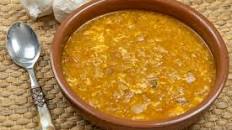 Sopa de ajo, receta fácil y casera