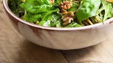 Spaghetti with spinach and walnut pesto
