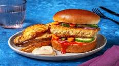 Spicy Crispy-Tofu Burger mit eingelegtem Gemüse Bei diesem Gericht wird 50% weniger CO2e durch Zutaten verursacht als bei einem durchschnittlichen HelloFresh Rezept