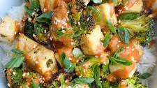 Spicy Peanut Tofu Bowls with Broccoli