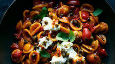 Spicy and Saucy Cherry Tomato Pasta