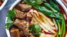 Spicy beef noodle soup (香辣牛肉面)