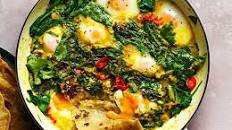 Spinach, coconut & turmeric baked eggs with paratha