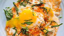 Sriracha Garlic Butter Fried Eggs