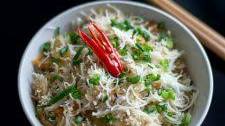 Stir Fried Rice Vermicelli Noodles with Garlic, Ginger and Scallions