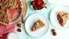 Strawberry Rhubarb Streusel Pie