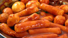 Tteokbokki (Hot and spicy rice cakes)