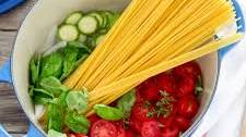 Tutto in pentola: pasta al pomodoro One pot