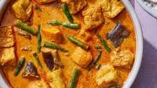 Vegetable Curry with Tofu Puffs