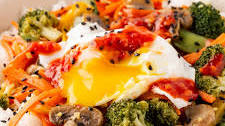 Vegetarian Stir-Fry with Eggs