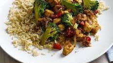 Vegetarian stir-fry with broccoli & brown rice