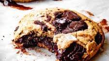 25 Deliciously Foolproof Paleo Dessert Recipes: Chocolate Chip Cookies