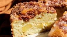 Apple Cinnamon Crunch Cake