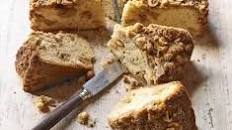 Caramelised apple cake with streusel topping