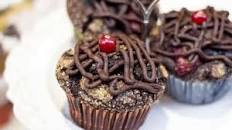 Chocolate cupcake with mint filling and dark chocolate icing: the perfect dessert