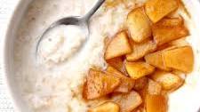 Creamy Apple Cinnamon Oatmeal (naturally sweet)