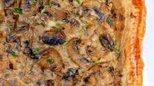 Creamy mushroom and thyme tart