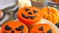 Easy Halloween Jack-O-Lantern Cupcakes
