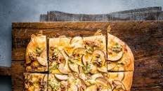 Italian flatbread with pear, walnut and gorgonzola