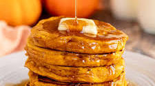 Light and Fluffy Pumpkin Spice Pancakes