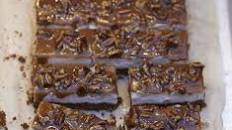 Spiced maple & pecan cheesecake bars