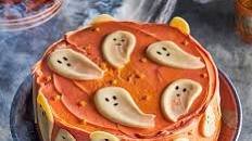 Spiced pumpkin Halloween cake